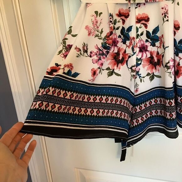 New Francesca’s White Floral Romper 🌺🌼 - Picture 6 of 8